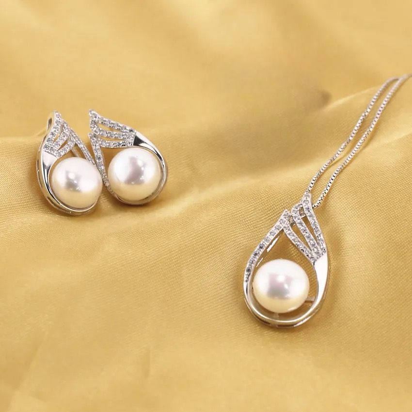 Sterling Silver Boxed Freshwater Pearl and Zirconia Set on Chain